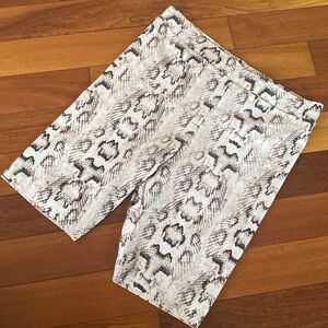 H&M Yoga Shorts size Medium workout shorts bike shorts